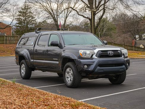 Used 2012 Toyota Tacoma 4x4 Double Cab w/ SR5 Pkg image 1