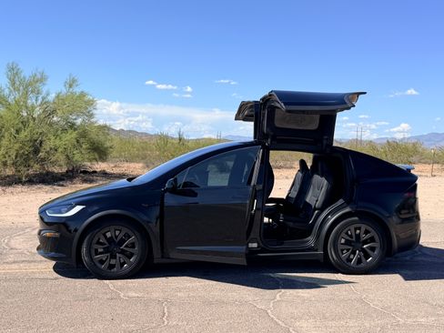 Used 2025 Tesla Model X AWD/4WD image 9