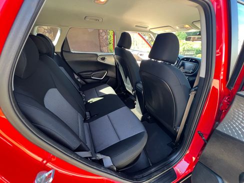 Used 2022 Kia Soul LX w/ Technology Package FWD image 12