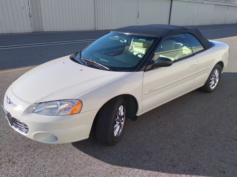 Used 2002 Chrysler Sebring Limited image 12