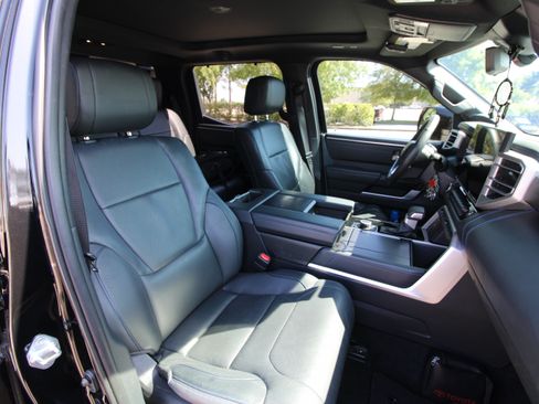 Used 2022 Toyota Tundra Platinum image 11