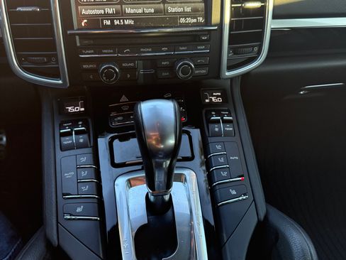 Used 2015 Porsche Cayenne S image 21