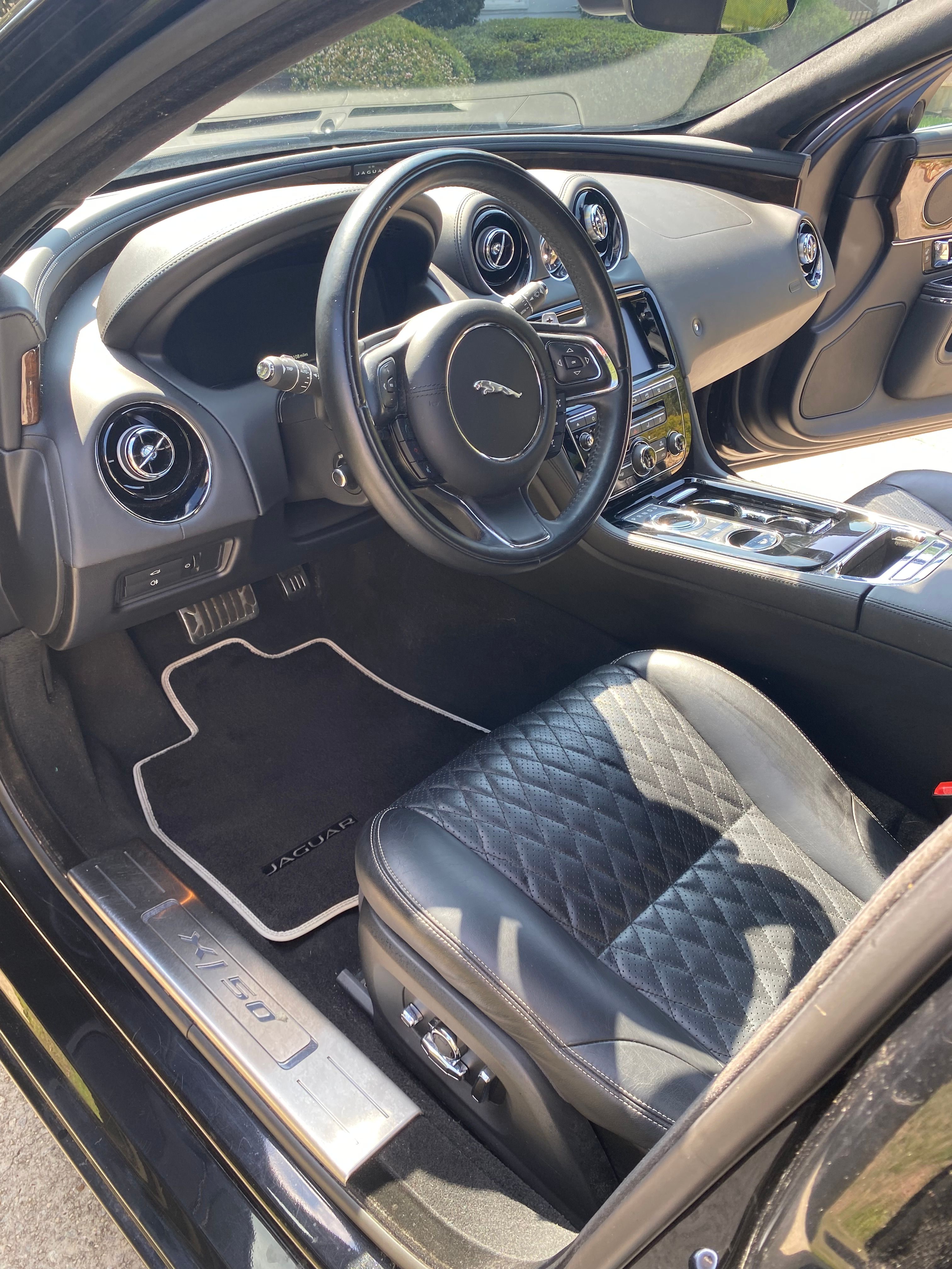 Used 2019 Jaguar XJ L Portfolio RWD image 12