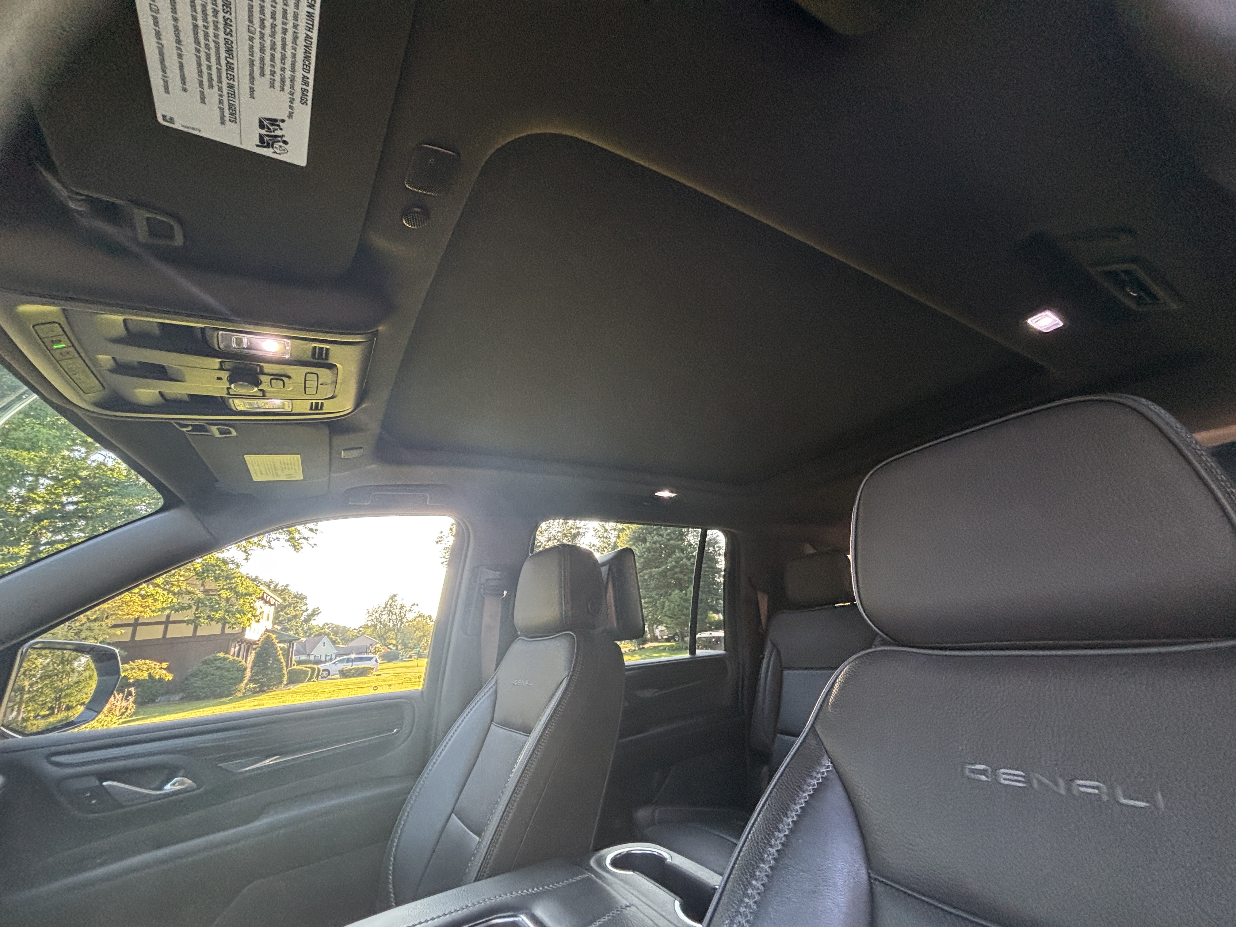 Used 2021 GMC Yukon XL Denali AWD/4WD image 21