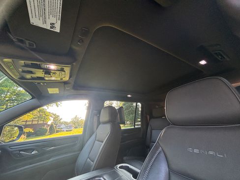 Used 2021 GMC Yukon XL Denali AWD/4WD image 21