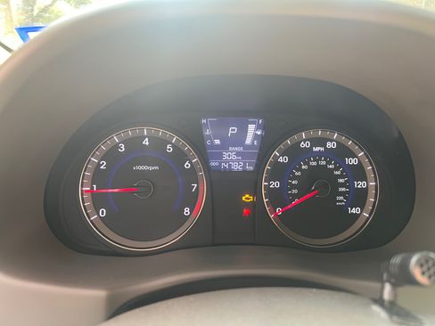 Used 2013 Hyundai Accent GLS FWD image 2