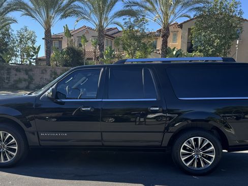 Used 2017 Lincoln Navigator L Select image 8