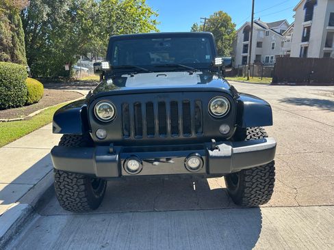 Used 2014 Jeep Wrangler Unlimited Sahara image 6