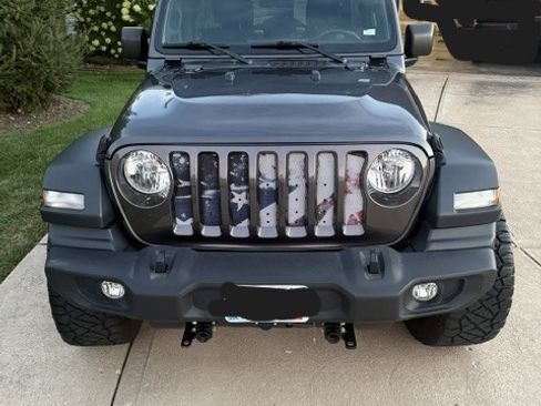Used 2018 Jeep Wrangler Unlimited Sport AWD/4WD image 2