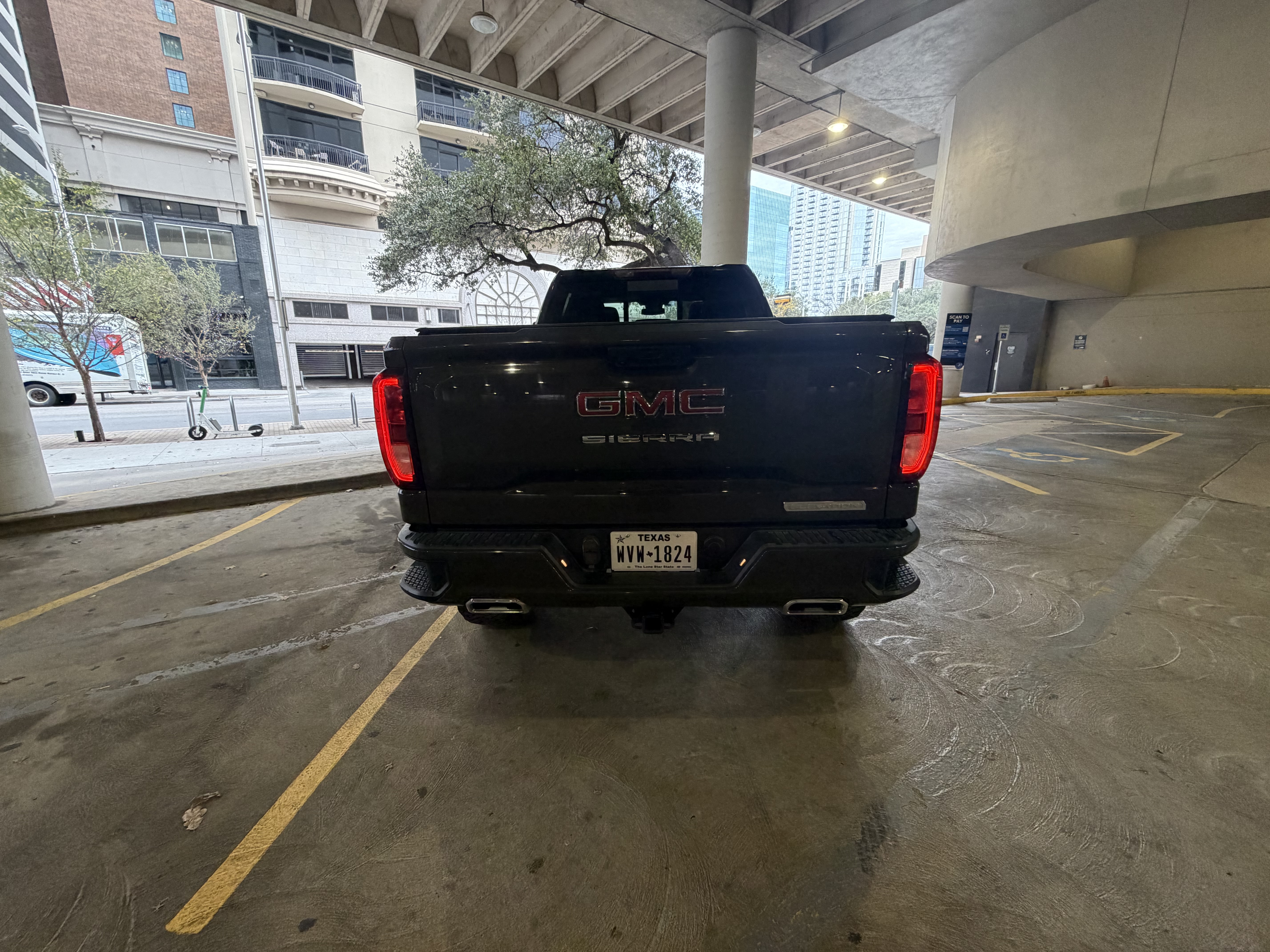 Used 2024 GMC Sierra 1500 Elevation w/ Preferred Package AWD/4WD image 8
