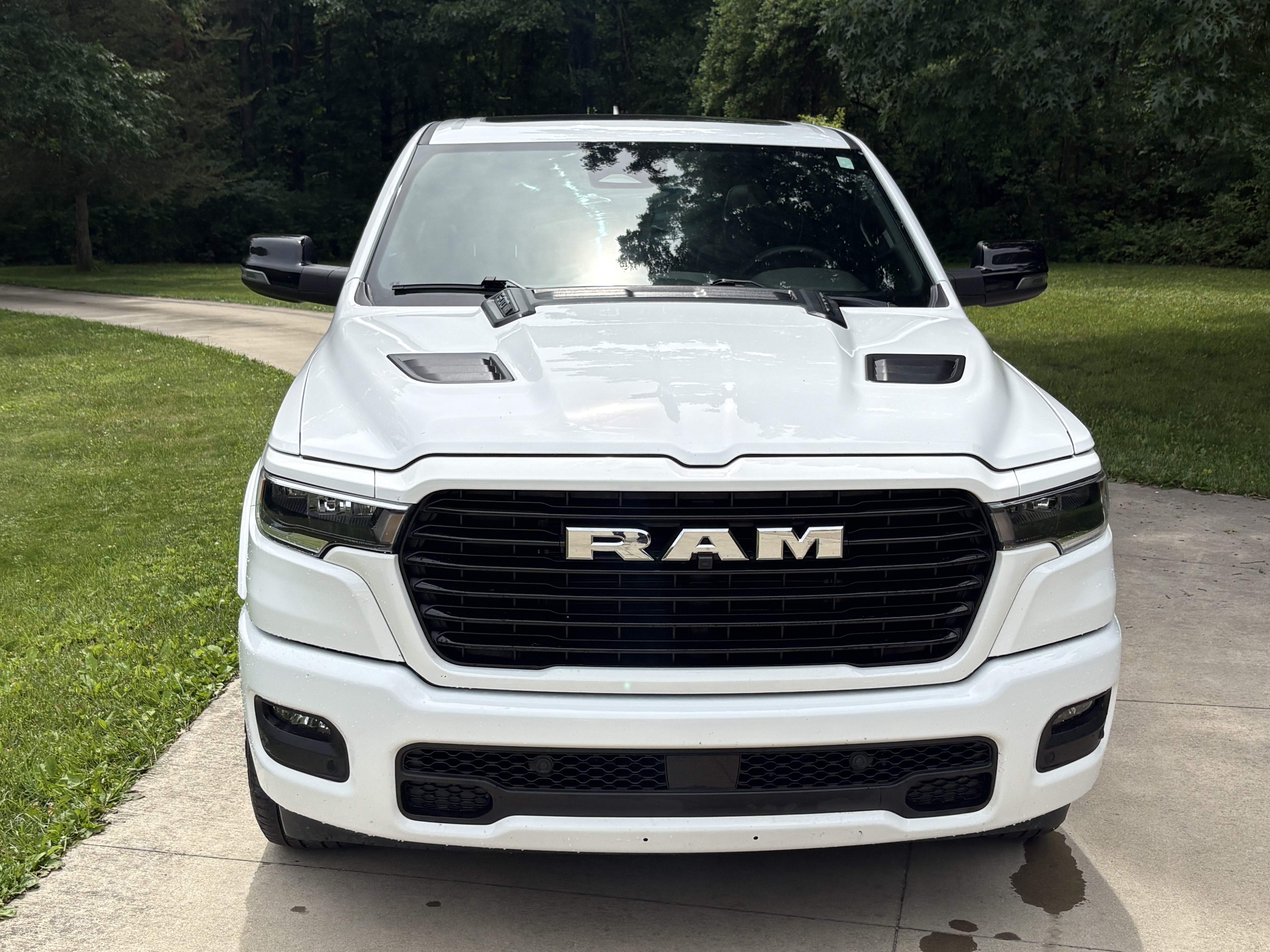 Used 2025 RAM 1500 Laramie w/ Sport Appearance Package AWD/4WD image 9