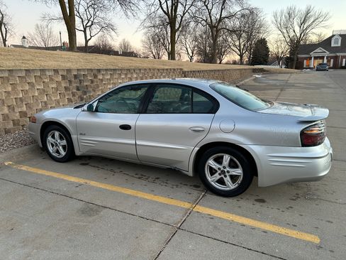 Used 2002 Pontiac Bonneville SLE w/ Heat & Seat Pkg image 2