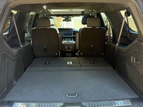 Used 2023 GMC Yukon XL Denali image 5