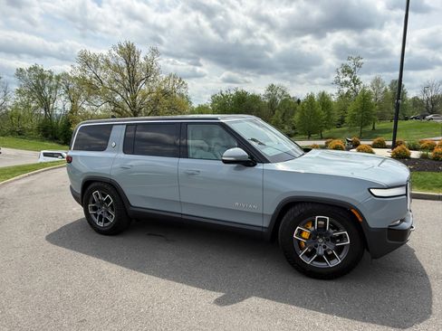 Used 2023 Rivian R1S Adventure image 8