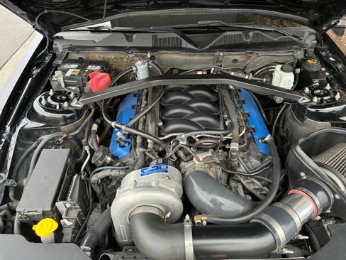 Used 2011 Ford Mustang GT Premium w/ Security Pkg RWD image 10