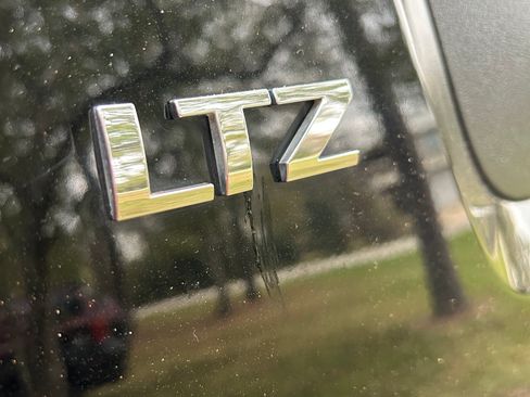 Used 2008 Chevrolet Avalanche LTZ w/ LTZ Preferred Equipment Group image 9