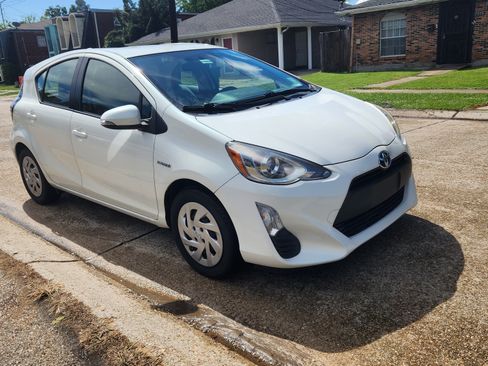 Used 2016 Toyota Prius C Two image 1