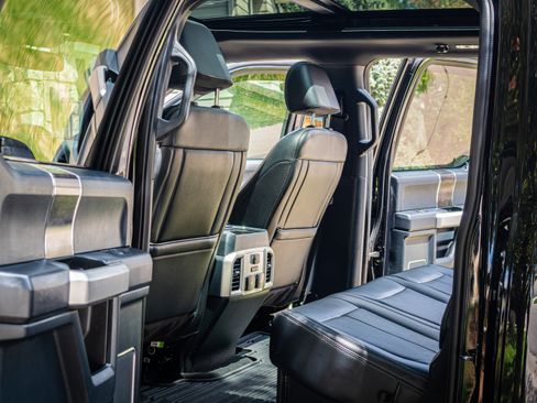 Used 2022 Ford F350 Lariat w/ Black Appearance Package AWD/4WD image 15