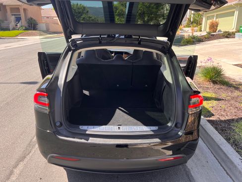 Used 2018 Tesla Model X 75D image 16