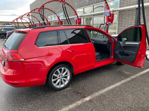 Used 2016 Volkswagen Golf SE image 10