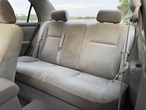 Used 2004 Toyota Corolla LE FWD image 12