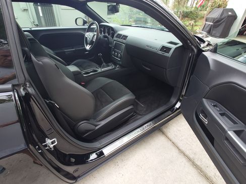 Used 2014 Dodge Challenger R/T image 2