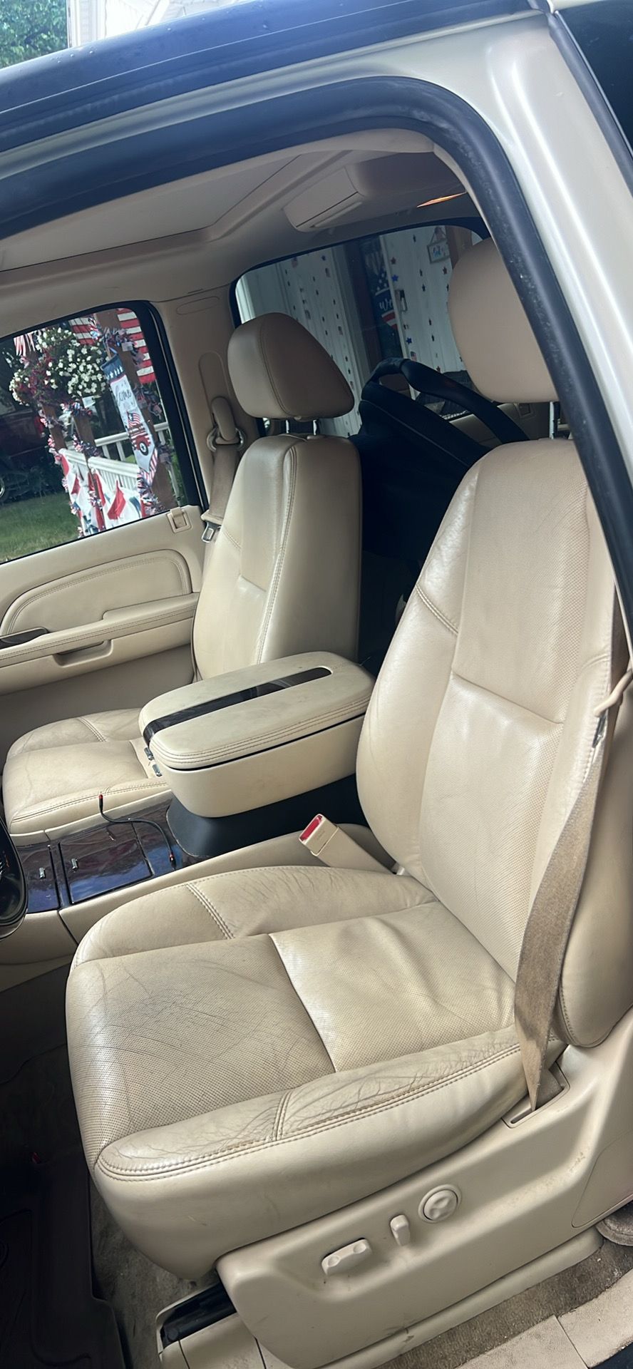 Used 2007 Cadillac Escalade AWD w/ Information Package image 17