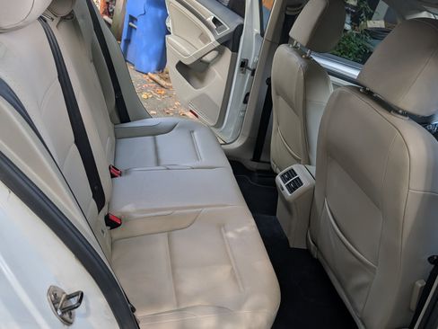 Used 2015 Volkswagen Golf TDI SE image 13