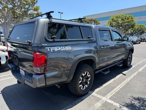 Used 2019 Toyota Tacoma TRD Off-Road AWD/4WD image 4