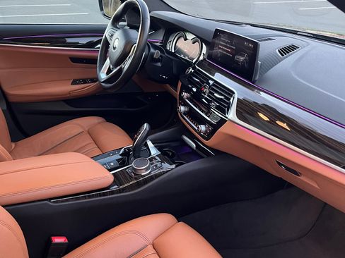 Used 2019 BMW 530e xDrive w/ Convenience Package image 12