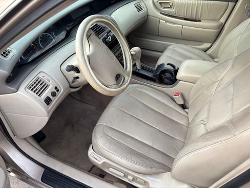 Used 2001 Toyota Avalon XLS image 13