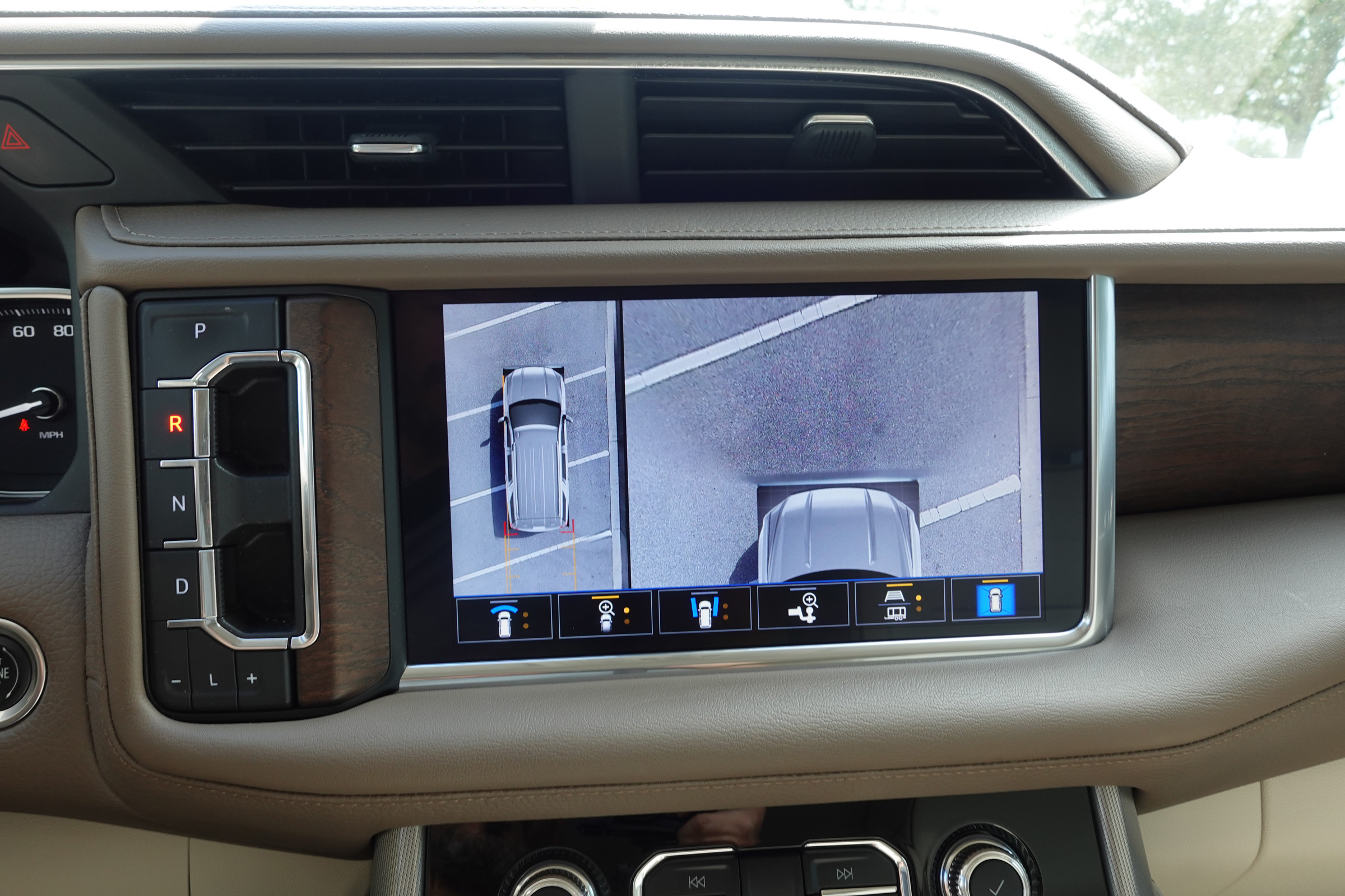 Used 2021 GMC Yukon Denali w/ Denali Ultimate Package AWD/4WD image 32