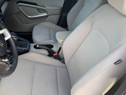 Used 2020 Kia Soul LX FWD image 11
