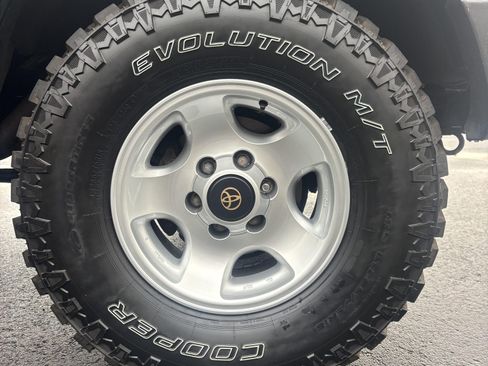 Used 1994 Toyota Land Cruiser Sport Utility 4D image 4