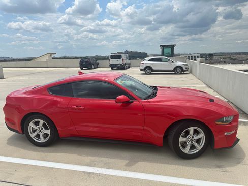 Used 2022 Ford Mustang Coupe RWD image 1