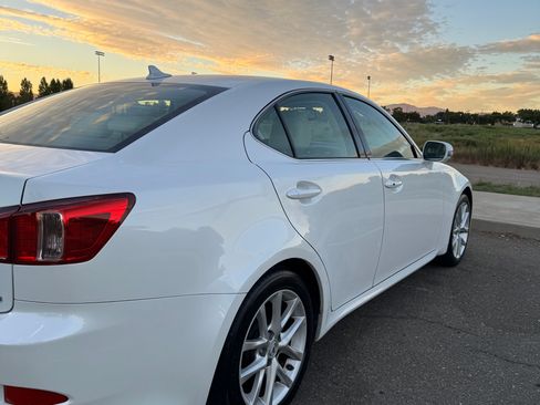 Used 2013 Lexus IS 250 w/ Premium Pkg Value Edition RWD image 2