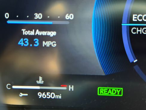 Used 2025 Lexus UX 300h FWD image 17