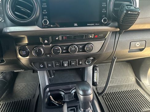 Used 2021 Toyota Tacoma Limited image 6