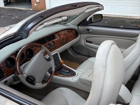 Used 1998 Jaguar XK8 Convertible image 23