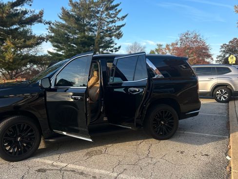 Used 2023 Cadillac Escalade Premium Luxury AWD/4WD image 30