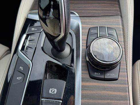 Used 2018 BMW M550i xDrive image 19