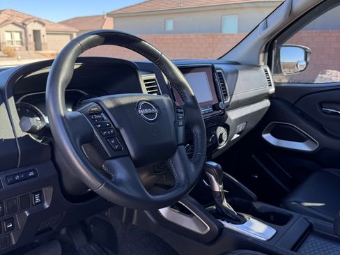 Used 2022 Nissan Frontier SV w/ SV Premium Package image 14