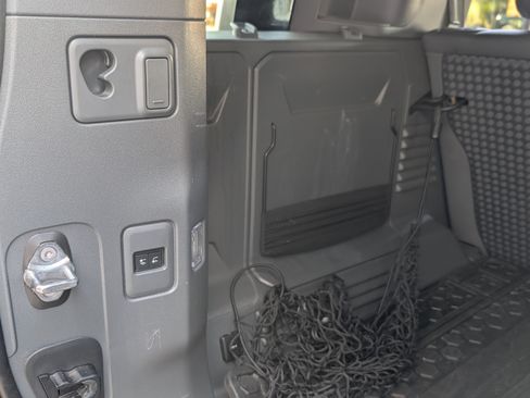 Used 2023 Land Rover Defender 110 X-Dynamic SE image 18