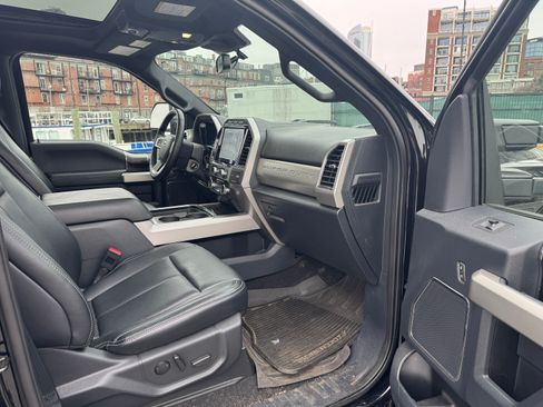 Used 2022 Ford F350 Lariat w/ Chrome Package image 8