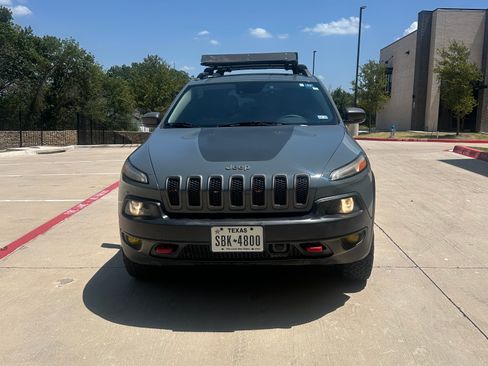 Used 2014 Jeep Cherokee Trailhawk w/ Technology Group AWD/4WD image 2