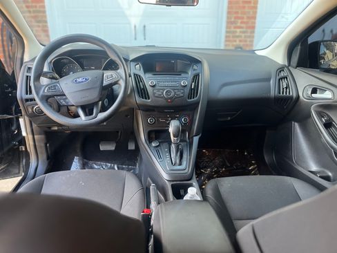 Used 2017 Ford Focus SE FWD image 9