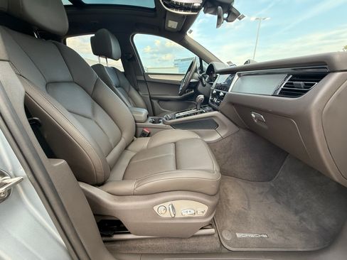 Used 2023 Porsche Macan image 17