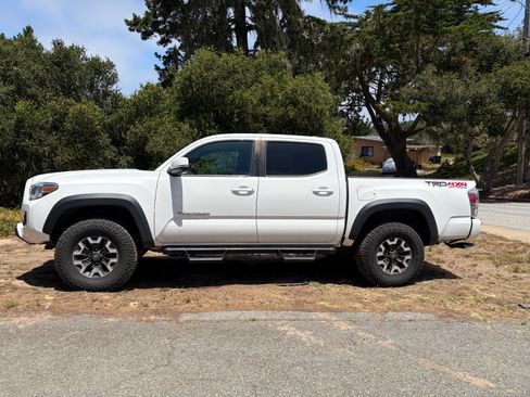 Used 2023 Toyota Tacoma TRD Off-Road w/ TRD Premium Off Road Package AWD/4WD image 1
