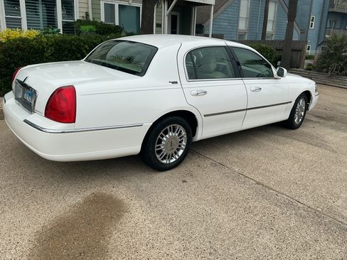 Used 2009 Lincoln Town Car Signature Limited RWD image 6