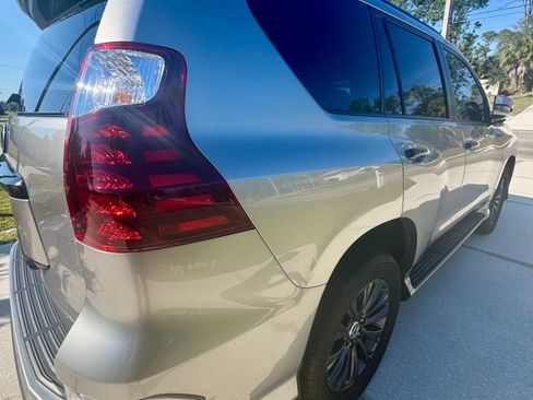 Used 2021 Lexus GX 460 Premium w/ Accessory Package image 16